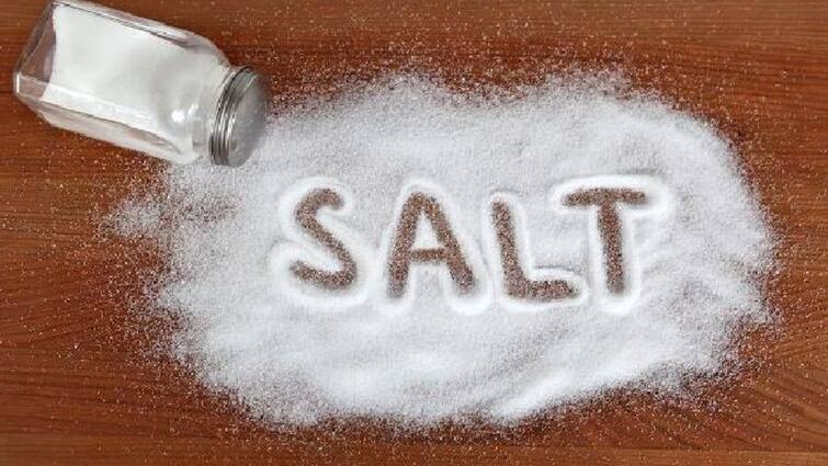 High salt intake increase stress levels finds study Salt Side Effects : काळजी घ्या! जास्त मीठ सेवन केल्याने तणाव वाढतो