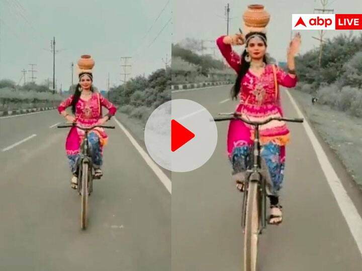कलश सिर पर रखकर, साइकिल पर क्लासिकल डांस करती लड़की का Video वायरल, आप भी देखिए Girl dances doing classical dance while cycling and keeping a kalash on her head winning internet users viral video on social media कलश सिर पर रखकर, साइकिल पर क्लासिकल डांस करती लड़की का Video वायरल, आप भी देखिए