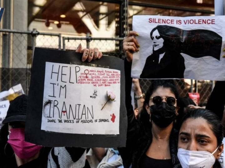 At least 92 people killed in Iran Hijab Protest afterr Mahsa Amini  death Hijab Row: हिजाब को लेकर विरोध की आग में झुलसा ईरान, महसा अमिनी की मौत पर विरोध प्रदर्शन में 92 लोगों की मौत