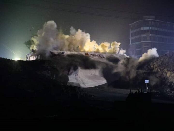 6 seconds for a blast to demolish an old Chandani Chowk Bridge on 2nd October at 2 am ஆறே நொடிகள்...இரவு 2 மணி.. துகள் துகளாக தகர்க்கப்பட்ட பாலம்.. எங்கு தெரியுமா?