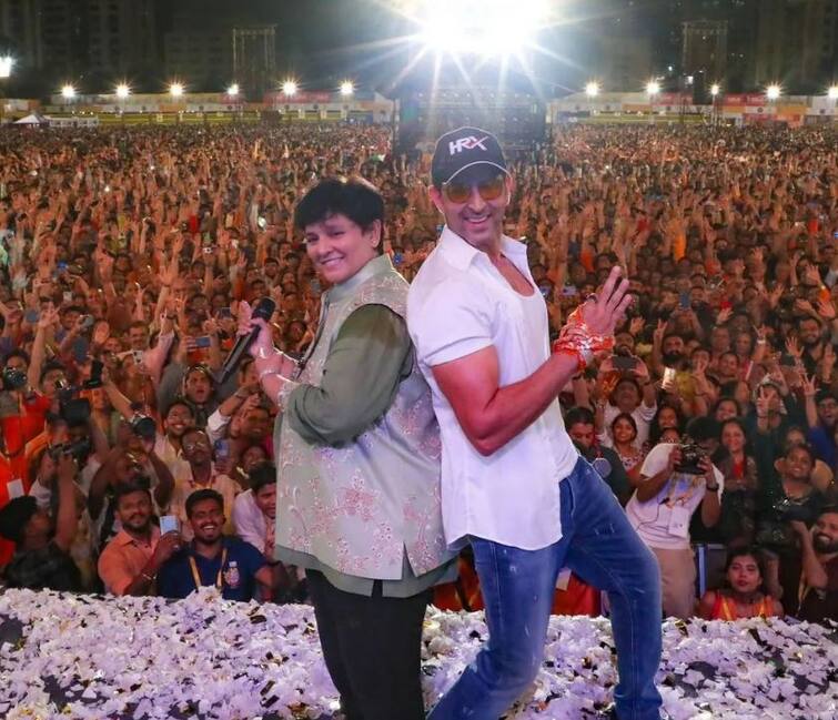 Hrithik Roshan Teaches His Signature Steps To Falguni Pathak At A Navratri Event Video: ફાલ્ગુની પાઠક સાથે 'વાંસલડી વાગી રે...' ગીત પર ઋતિક રોશને કર્યો જોરદાર ડાન્સ, જુઓ વીડિયો
