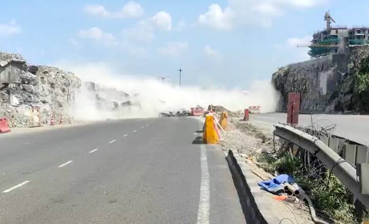 पुण्याच्या चांदणी चौकात पुन्हा एका टेकडीसाठी दोन छोटे ब्लास्ट करण्यात आले आहेत.