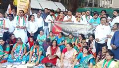 Pune Ncp Protest : पुण्यात राष्ट्रवादीचं 'चुलीवरचं आंदोलन'; चुलीवर बनवला दिवाळीचा फराळ