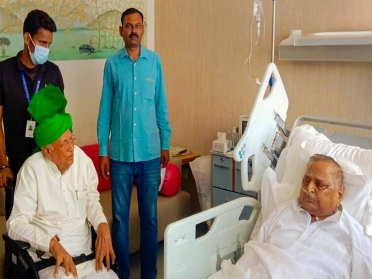 Mulayam Singh Yadav Health Former UP CM Samajwadi Party leader Mulayam Singh Yadav Currently Admitted to CCU Mulayam Singh Yadav Health: ములాయం సింగ్ పరిస్థితి విషమం- క్రిటికల్ కేర్ యూనిట్‌కు తరలింపు!
