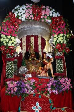 PHOTO : श्री तुळजाभवानी देवीची महिषासुरमर्दिनी अलंकार महापूजा