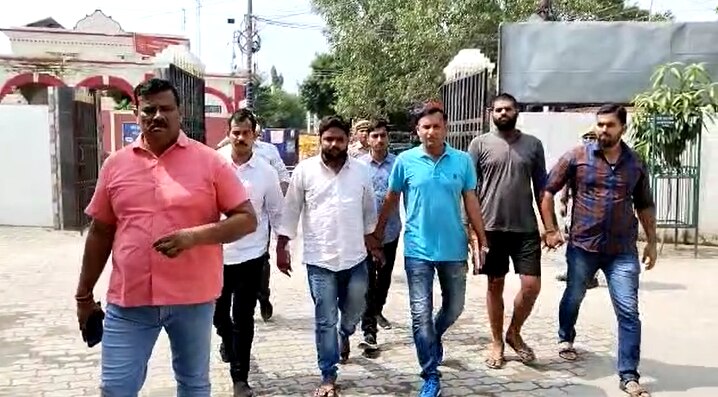 Ghazipur News: बीएसएफ जवान की पत्नी के दोनों हत्यारे गिरफ्तार, लाइसेंसी पिस्टल चुराने घुसा था दोस्त का बेटा