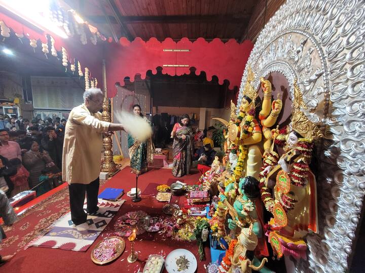 Probashe Durga Puja: দুর্গাপুজো ঘিরে তুমুল উৎসাহ প্রবাসীদের। বার্লিনের দুর্গাপুজো দেখতে ভিড় উৎসাহীদের।