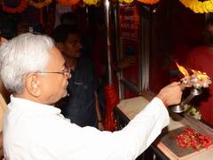 In Pics: दुर्गा पूजा पंडाल पहुंचे CM नीतीश कुमार, नवरात्रि पर छोटी और बड़ी पटनदेवी समेत कई मंदिरों का किया दर्शन