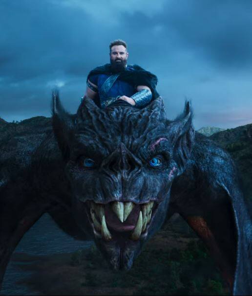 दरअसल, इसके पीछे की वजह ये है कि रामानंद सागर के रामायण में रावण को शिव भक्त के रूप में दिखाया गया था. वहीं अगर सैफ के रावण लुक की बात करें तो वो बेहद ही खूंखार नजर आ रहा है.