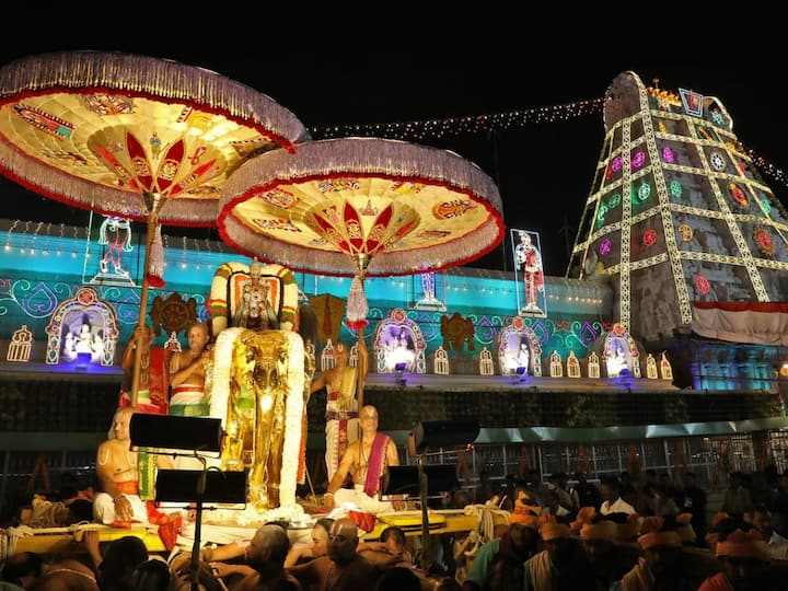 Tirumala News: Salakatla Brahmotsavam 2022 seventh Day at Tirumala Temple DNN Tirumala News: తిరుమలలో బ్రేక్, ప్రత్యేక దర్శనాలు రద్దు - వైభవంగా 7వ రోజు సాలకట్ల బ్రహ్మోత్సవాలు