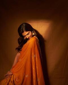 Actress Malavika Mohanan : லெஹங்காவில் அசத்தும் நடிகை மாளவிகா மோகனன்!