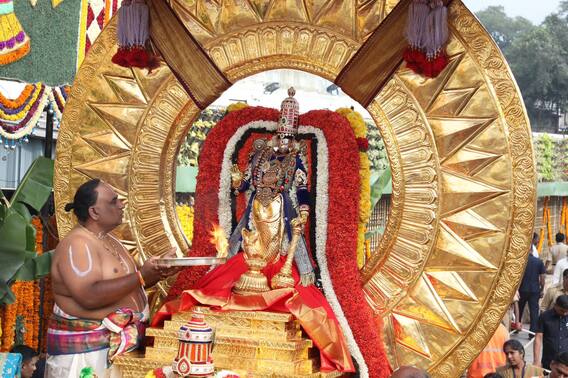 Suryaprabha Vahanam: సూర్యప్రభ వాహనంపై దర్శనమిచ్చిన శ్రీమలయప్ప స్వామి