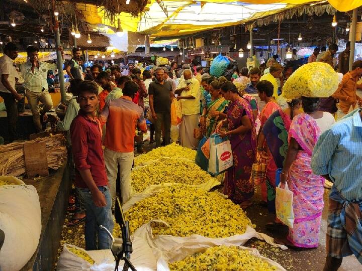 Ayudha Puja and Vijayadashami Festival in Salem- People throng the shopping street. Ayutha Pooja : ஆயுத பூஜை, விஜயதசமி  கொண்டாட்டம்..! சேலம் கடைவீதியில் குவியும் மக்கள்...! வியாபாரிகள் மகிழ்ச்சி