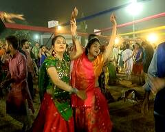 Navratri 2022: સાતમા નોરતાએ અમદાવાદમાં ખેલૈયાઓ બોલાવી રમઝટ, જુઓ શાનદાર તસવીરો