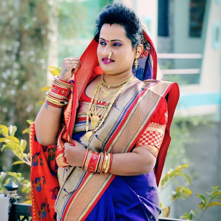 रिल्स बनवण्यासाठी आणि प्रसिद्धी मिळण्यासाठी अनेक जण वाटेल ते करत आहेत. परंतु, प्रसिद्धी मिळवण्याच्या नादात अनेकांच्या नोकऱ्या देखील गेल्या आहेत. असाच प्रकार या महिला कंडक्टरसोबत घडला आहे.(फोटो सौजन्य :mangal_sagar_giri/इंस्टाग्राम)