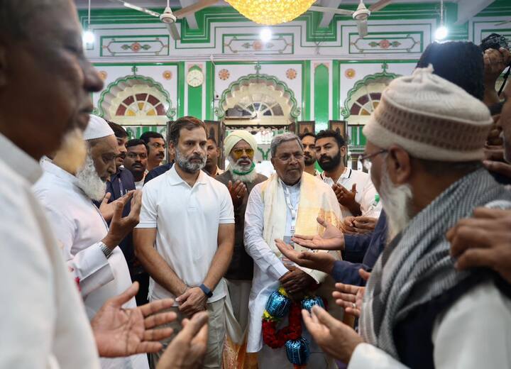 Leader of Opposition in Karnataka Assembly Siddaramaiah and Karnataka Congress President DK Shivakumar took part in Bharat Jodo Yatra. (Image: Congress Twitter)
