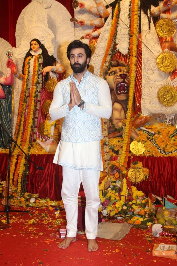 মুখোপাধ্যায় বাড়ির পুজোয় অয়নের সঙ্গে রণবীর