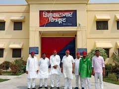 जेल में बंद विधायक नाहिद हसन से मुलाकात करने पहुंचा सपा प्रतिनिधिमंडल, सरकार पर लगाए ये आरोप