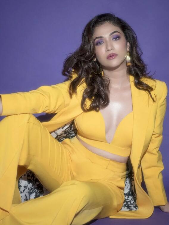 सूट-बूट में नजर आईं रिद्धिमा पंडित