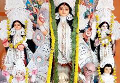 बंगाल: दुर्गा पंडाल में असुर की जगह महात्मा गांधी को दिखाया, हिंदू महासभा के खिलाफ दर्ज हुई शिकायत