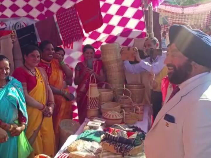 Uttarakhand Governor Gurmit Singh participated in many functions during one day Rudraprayag visit ANN Rudraprayag: राज्यपाल ने लोकल उत्पादों के स्टॉलों का किया निरीक्षण, महिलाओं की मेहनत को सराहा