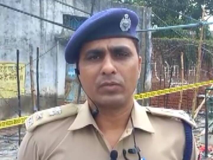 Bhadohi SP on FIR registared after Fire in Durga Puna Pandal Forensic and SIT team started investigation Bhadohi Fire: भदोही के दुर्गा पूजा पंडाल में लगी आग की फॉरेंसिक और SIT ने शुरू की जांच, इन धाराओं के तहत FIR दर्ज