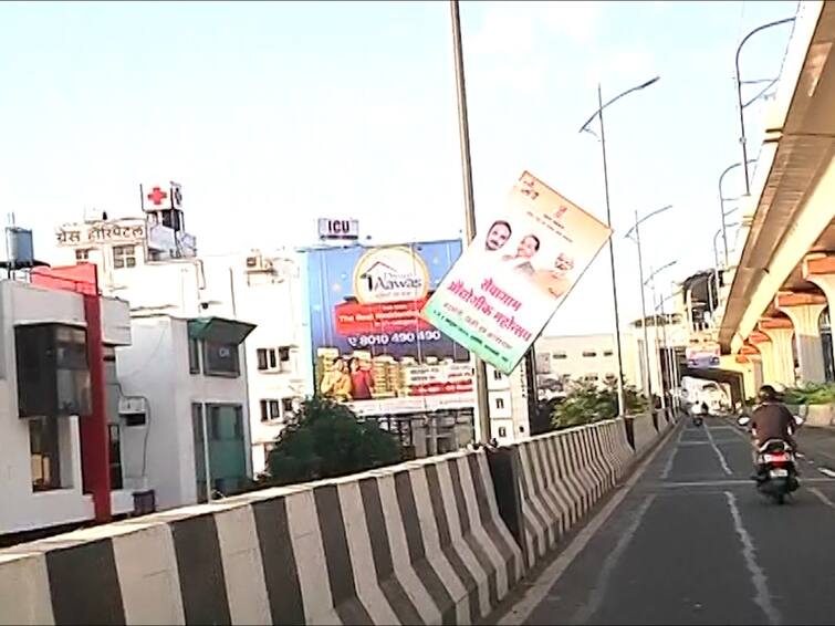 Nagpur News banners from Narayan Rane department on the double decker flyover on the Nagpur Wardha route life of two wheelers is danger Nagpur News : नागपूर-वर्धा मार्गावरील डबल डेकर उड्डाणपुलावर नारायण राणेंच्या विभागाकडून बॅनरबाजी, दुचारीस्वारांचे जीव धोक्यात
