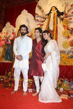 దుర్గా పూజలో బాలీవుడ్ తారలు - రాణి ముఖర్జీ, కాజల్, జయాబచ్చన్, రేవతి సందడి