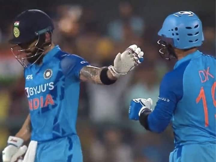 ind vs sa 2nd t20-Virat Kohli Batting On 49 Asks Dinesh Karthik To Keep Strike For Last 2 Balls వైరల్‌ అవుతున్న కోహ్లీ నిర్ణయం- అందుకే కింగ్ అయ్యాడంటున్న ఫ్యాన్స్‌