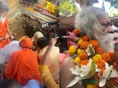 तीन दिन की भू-समाधि के बाद सात फीट गड्ढे से बाहर आए स्वामी पुरुषोत्मानंद, कहा- मां दुर्गा से हुआ साक्षात्कार