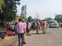 बांदा: मांगलिक कार्यक्रम से लौट रही ट्रैक्टर-ट्राली अनियंत्रित होकर पलटी, 21 लोग घायल, एक बच्ची की हुई मौत