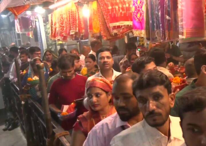 દેશભરમાં મહાનવમી નિમિત્તે મંદિરોમાં દર્શન કરવા ભક્તોએ ભીડ લગાવી હતી. (તમામ તસવીર સૌજન્યઃ એએનઆઈ)