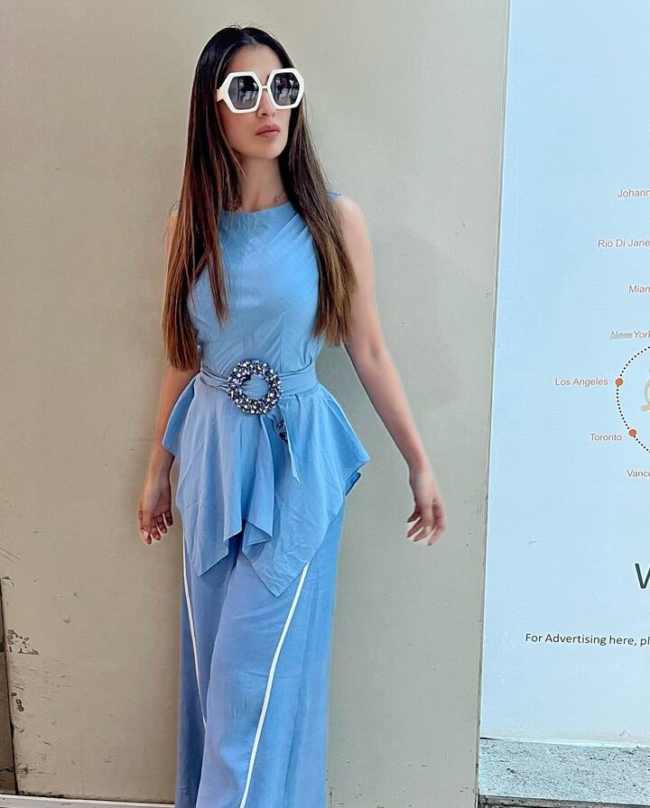 'కాంచనమాల కేబుల్ టీవీ' సినిమాతో టాలీవుడ్కు హీరోయిన్ గా పరిచయమైంది రాయ్ లక్ష్మి.