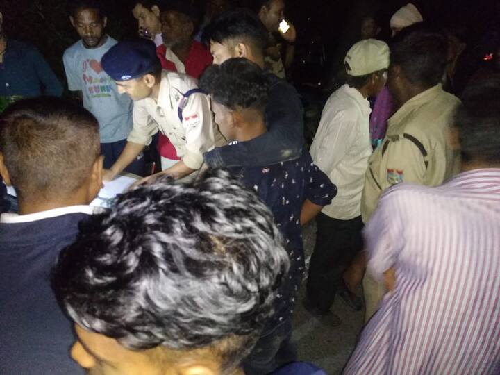 उत्तराखंड के मुख्यमंत्री पुष्कर सिंह धामी ने इस घटना के बारे में जानकारी देते हुए कहा,'बहुत दुखःद घटना है. लगभग 45 लोग बस में सवार थे. बस गहरी खाई में गिर गई है. वहां के अधिकारियों से मैंने बात की है. मैं खुद सभी से बात कर रहा हूं कि जल्द से जल्द बचाव का कार्य शुरू किया जाए. हमारा प्रयास है कि हर संभव मदद की जाए.'
