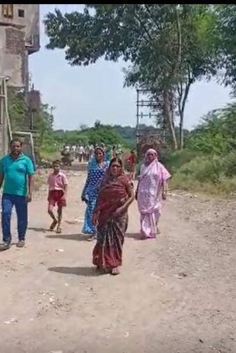 शाळेत जाता येत नसल्यानं विद्यार्थ्यांचं शैक्षणिक नुकसान