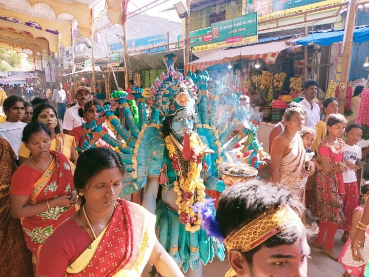 தென்மாவட்டங்களில் களைகட்டும் தசரா திருவிழா - குலசேகரபட்டினத்தில் நாளை சூரசம்ஹாரம்