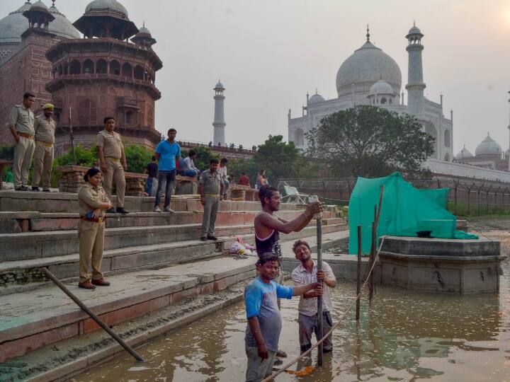 यूपी के आगरा में बुधवार(5 अक्टूबर) को दुर्गा माता की मूर्ति के विसर्जन को देखते हुए प्रशासन ने तैयारी कर ली है. ताजमहल के पीछे से जा रही यमुना के आस पास बंदोबस्त पूरे कर लिए गए हैं.