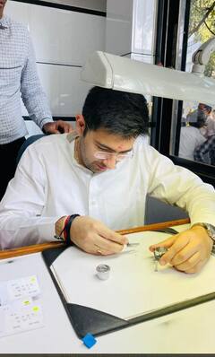 Raghav Chadha PHOTO: રાઘવ ચઢ્ઢાએ સુરતમાં ઘસ્યા હિરા, રસ્તા પર પાઉંભાજીનો સ્વાદ માણ્યો