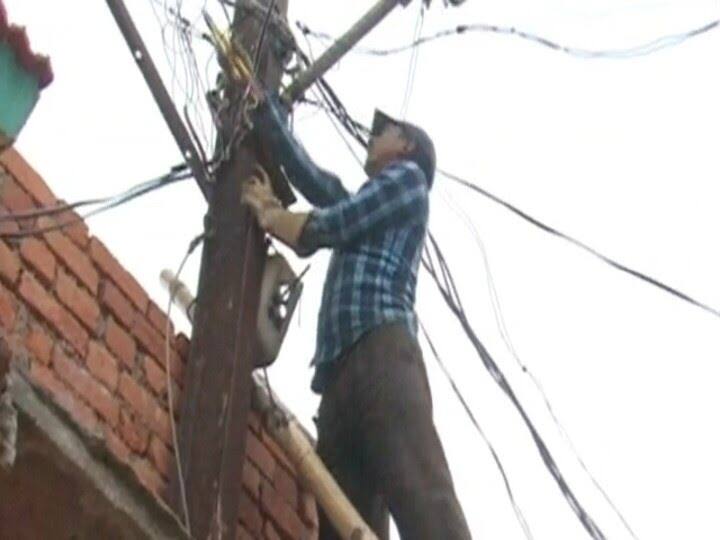 Surguja Electricity Department action against defaulters 883 connections disconnected recovery of 45 lakhs ANN Surguja News: सरगुजा में बकायेदारों के खिलाफ बड़ी कार्रवाई, 823 उपभोक्ताओं के कनेक्शन कटे; लाखों की हुई वसूली