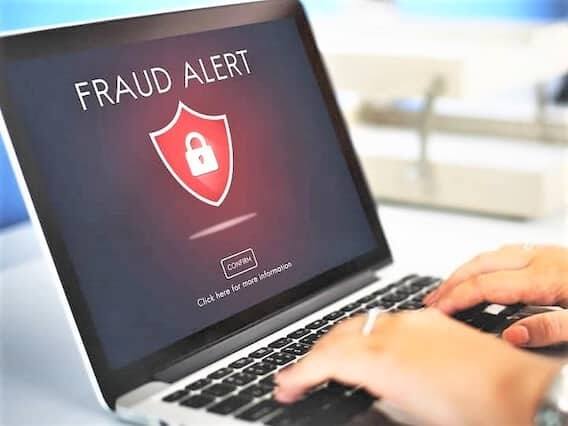 SBI બેન્કે આ નંબરો પરથી મોકલવામાં આવેલા કોઇપણ લિન્ક પર ક્લિક કરવાની સખત મનાઇ કરી છે. આસામ CID એ સૌથી પહેલા આ નંબરો વિશે ચેતાવણી આપી હતી. CID એ એક ટ્વીટમાં લખ્યું- SBI ગ્રાહકોને 2 નંબરથી કૉલ આવી રહ્યો છે કે તે KYC અપડેટ કરવા માટે ફિશિંગ લિન્ક પર ક્લિક કરો. તમામ SBI ગ્રાહકોને અનુરોધ છે કે આવી કોઇપણ સંદિગ્ધ લિન્ક પર ક્લિક ના કરો.