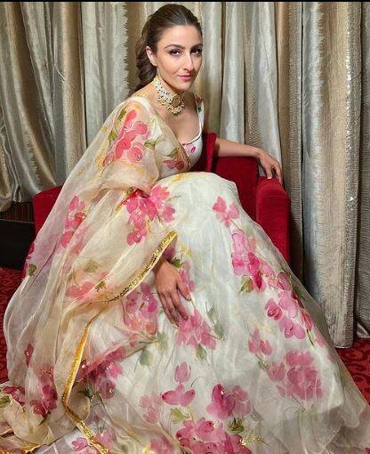सोहा ने रियलिटी गेम शो 'गोदरेज खेलो जीतो जियो' को होस्ट किया. गेम शो घर-शैली की सेटिंग में नवीन रूप से अवधारणात्मक खेलों पर आधारित था, जिसमें प्रतियोगी घर और उसमें सब कुछ जीत सकते थे.