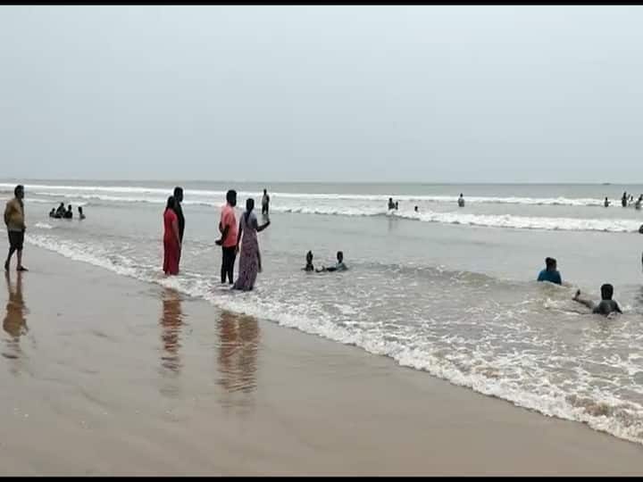 Andhra Pradesh: Three Died, Two Students Missing At Suryalanka Beach Andhra Pradesh: Three Died, Two Students Missing At Suryalanka Beach