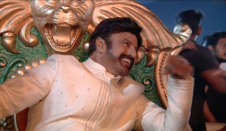 దసరా సందర్భంగా బెజవాడ దుర్గమ్మ సాక్షిగా ఈ వేడుక నిర్వహించారు. భారీ సంఖ్యలో అభిమానులు తరలి వచ్చారు. Photo@ahavideoin/twitter