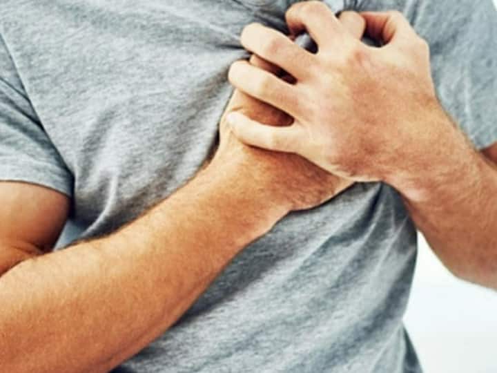 UP News: देश में बढ़ रहे हैं हार्ट अटैक से मौत के मामले, अचानक पड़े दिल का दौरा तो क्या करना चाहिए? Uttar Pradesh Know Here What to do First in case of heart attack UP News: देश में बढ़ रहे हैं हार्ट अटैक से मौत के मामले, अचानक पड़े दिल का दौरा तो क्या करना चाहिए?