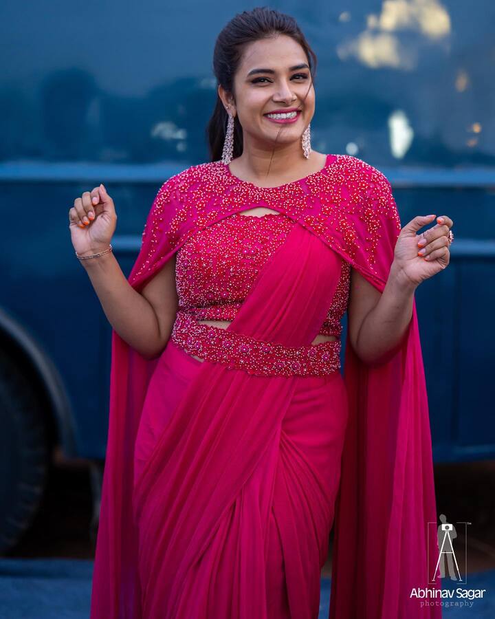వరుసపెట్టి ఫోటోషూట్లతో, షోలతో బిజీగా మారింది. -Image Credit: Hariteja/Instagram