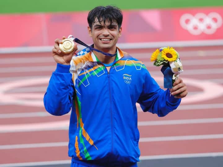 Neeraj Chopra Education: भारत को ओलिंपिक (Olympic) में जेवलिन थ्रो में गोल्ड मैडल (Gold Medal) दिलाने वाले नीरज चोपड़ा को आज देश का बच्चा-बच्चा जनता है. आज हम नीरज चोपड़ा से जुड़ी कुछ ऐसी बातें बताने जा रहे हैं. जो शायद ही आपको पता हो.