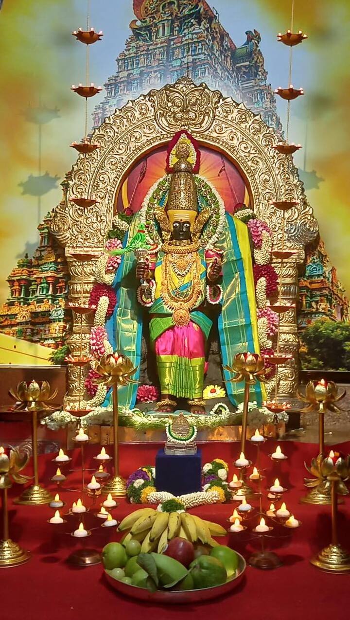 चौथ्या माळेला अंबाबाईची मदुराई निवासिनी मीनाक्षीच्या रुपात अलंकार पूजा बांधण्यात आली.