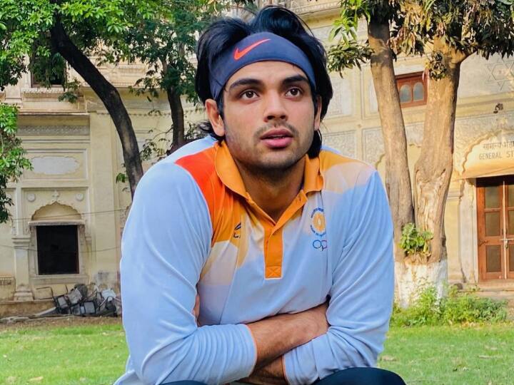 नीरज चोपड़ा आर्मी में राजपुताना राइफल्स में सूबेदार के पद पर तैनात हैं. नीरज चोपड़ा को पद्मश्री से सम्मानित किया गया है.