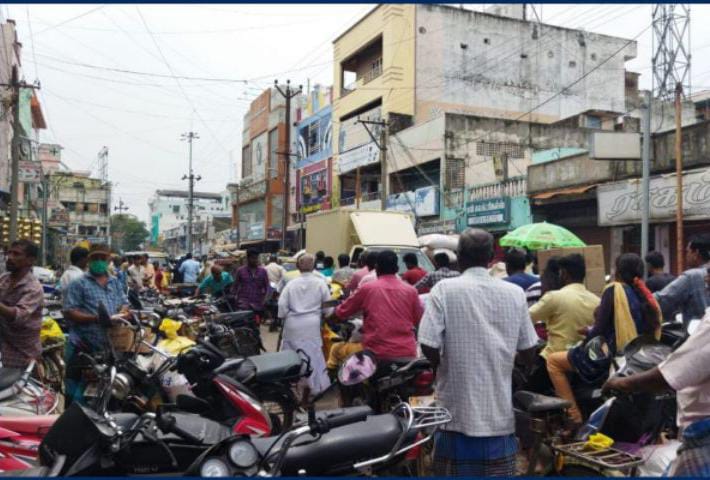 ஆயுதபூஜையால் பொருட்களின் விலை உயர்வு; விற்பனை குறைவால் வியாபாரிகள் வேதனை