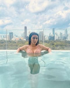 Priya Prakash Varrierએ બિકીની પહેરીની પાણીમાં લગાવી આગ, 'વિન્ક ગર્લ'ના ગ્લેમરસ અંદાજ પર ફેન્સ ફિદા......